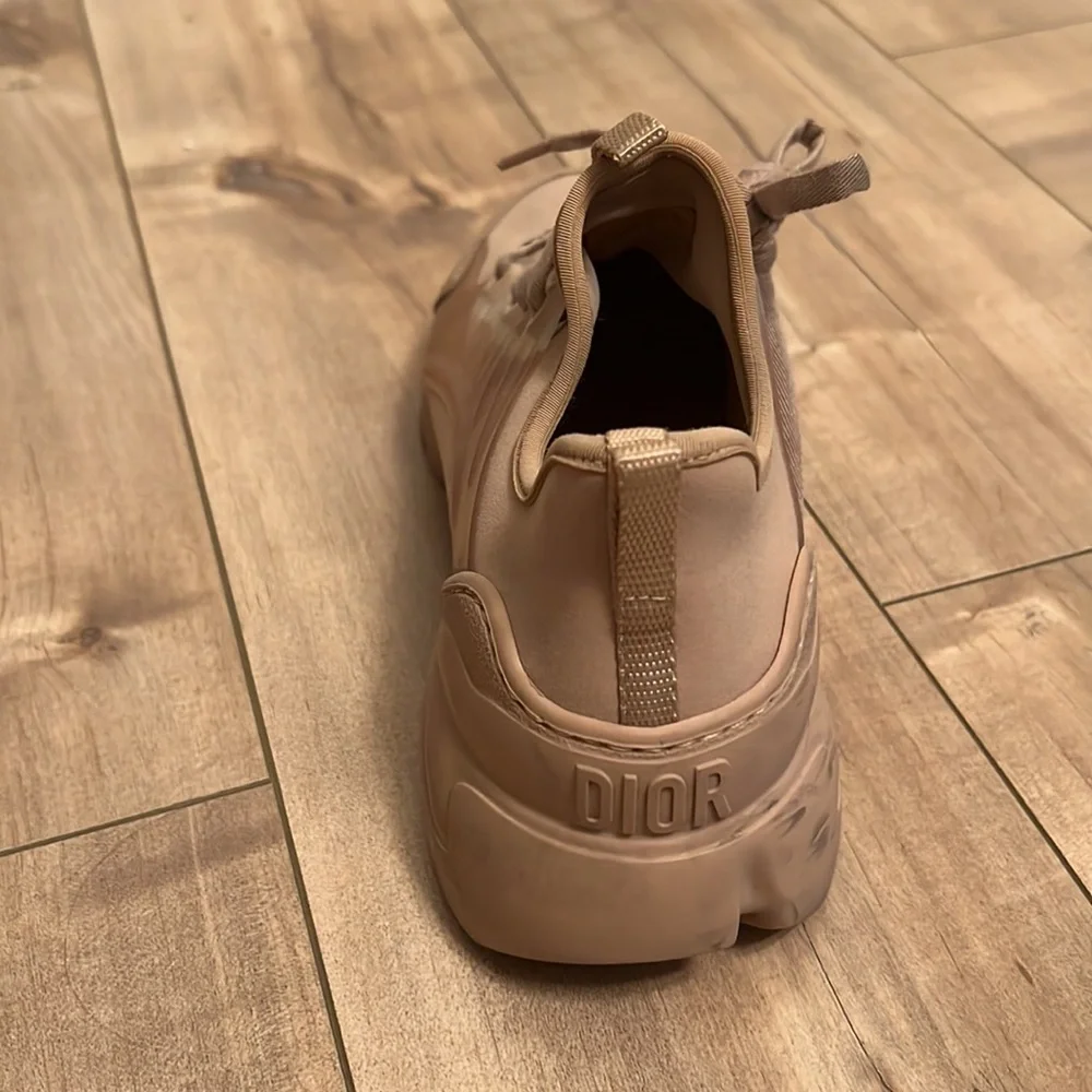 Dior sneakers women’s size 9.5-10 amazing condition worn couple of times - Picture 4 of 5